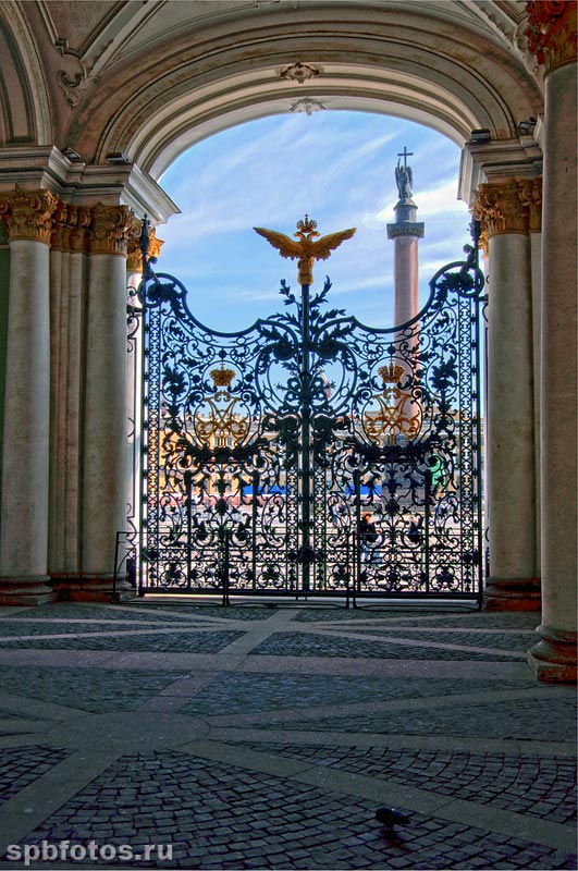 Арка ворот Зимнего дворца