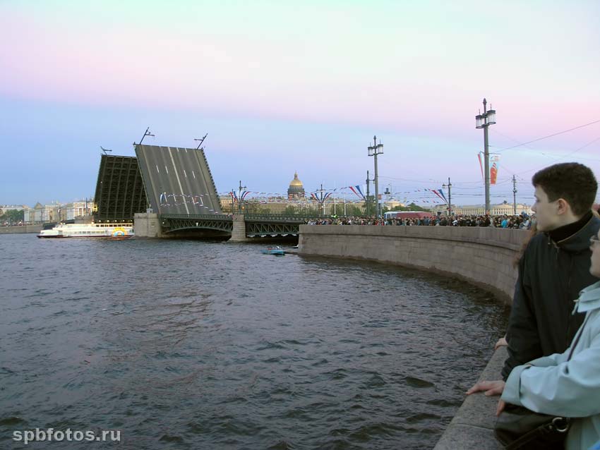 Разводка Дворцового моста
